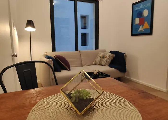Apartamento Comfy, Intimate With A Haunting Terrace