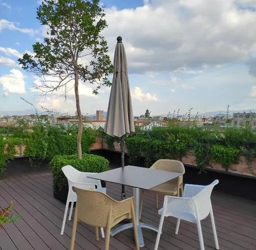 Comfy, Intimate With A Haunting Terrace Apartamento